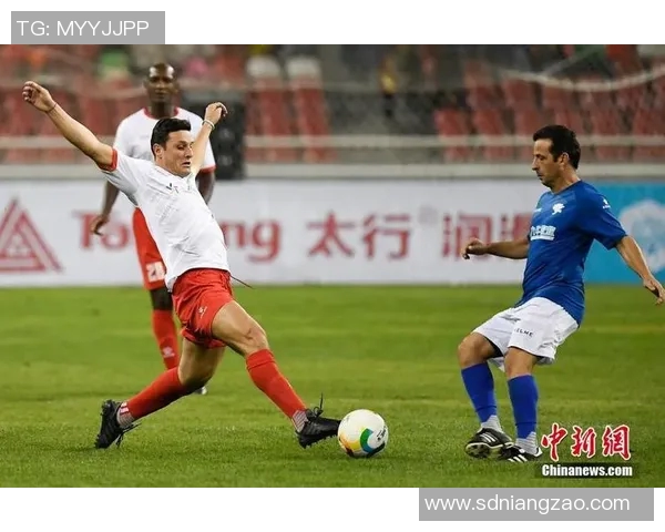 当今足坛最受欢迎的明星球员是谁他们的魅力与成就分析