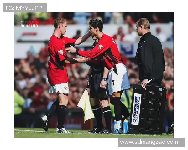 足球巨星C罗再度荣膺足球先生荣耀成就引发全球球迷热议 足球巨星C罗再度荣膺足球先生荣耀成就引发全球球迷热议