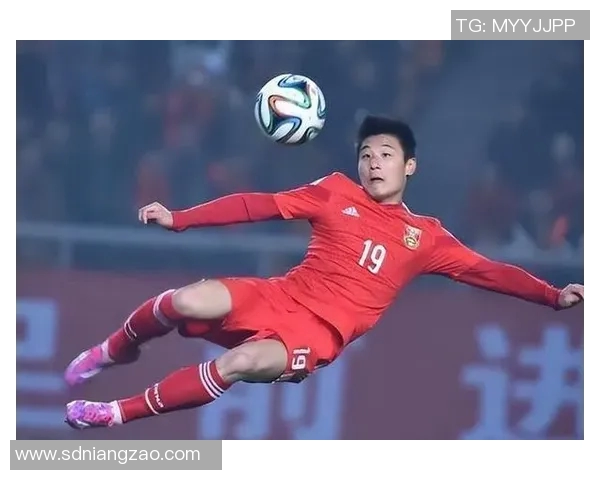 足球明星化身短视频达人展现生活趣味与运动魅力