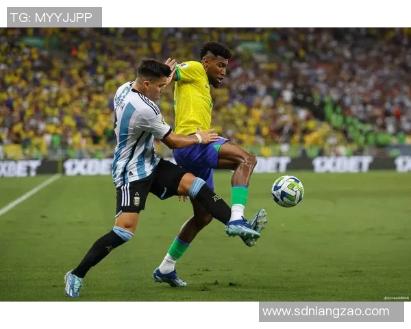 足球明星带儿子亲临赛场共享激情时刻感受足球魅力与父子情深